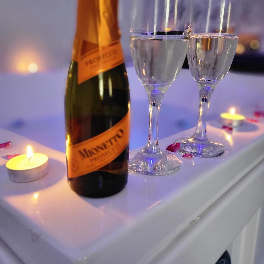 Vip Apartment For Lovers In キシナウ エクステリア 写真