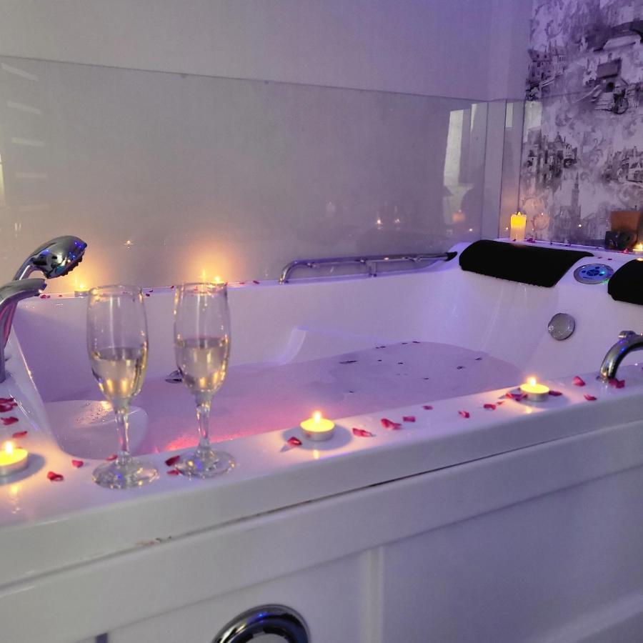 Vip Apartment For Lovers In キシナウ エクステリア 写真